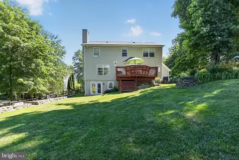 Exterior - 6404 Cotswold Way, Broad Run, VA 20137 photo 4 of 18