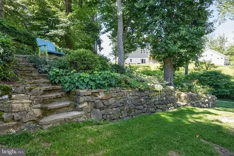 Exterior - 6404 Cotswold Way, Broad Run, VA 20137 photo 9 of 18