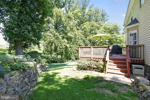 Exterior - 6404 Cotswold Way, Broad Run, VA 20137 photo 5 of 18