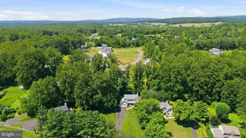 View/Area - 6404 Cotswold Way, Broad Run, VA 20137 photo 3 of 4