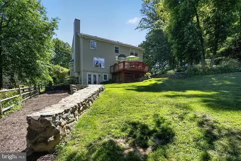 Exterior - 6404 Cotswold Way, Broad Run, VA 20137 photo 8 of 18