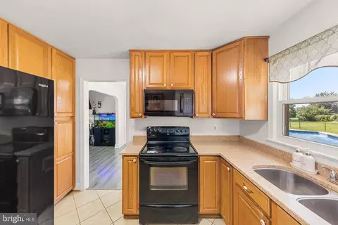 Kitchen - 4921 Dumfries Rd, Catlett, VA 20119 photo 2 of 3