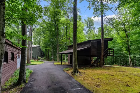 Exterior - 9914 Crest Ct, Marshall, VA 20115 photo 18 of 33