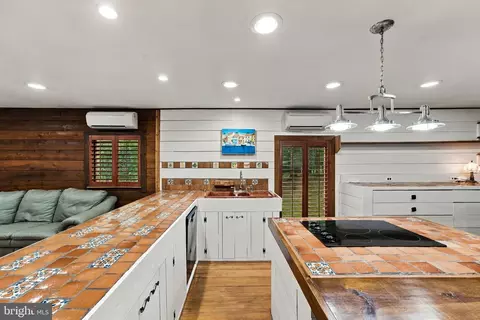 Kitchen - 9914 Crest Ct, Marshall, VA 20115 photo 7 of 11