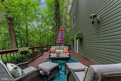 Exterior - 9914 Crest Ct, Marshall, VA 20115 photo 7 of 33