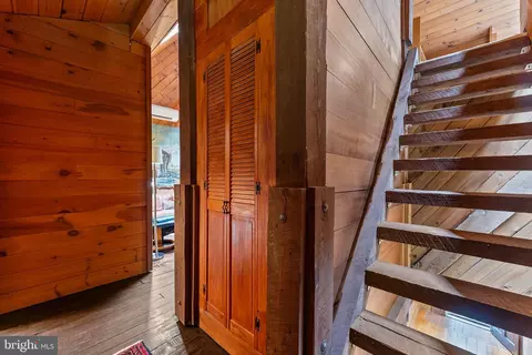 Entry Way - 9914 Crest Ct, Marshall, VA 20115 photo 13 of 18