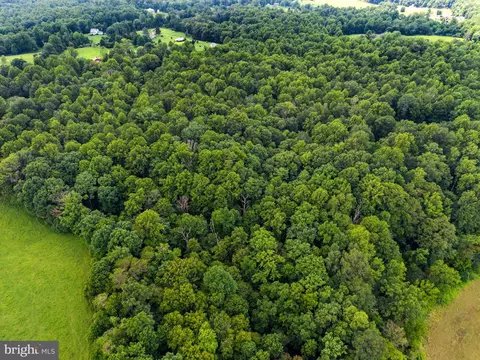 View/Area - 9914 Crest Ct, Marshall, VA 20115 photo 2 of 5
