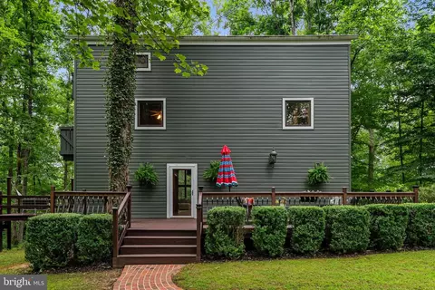 Exterior - 9914 Crest Ct, Marshall, VA 20115 photo 5 of 33