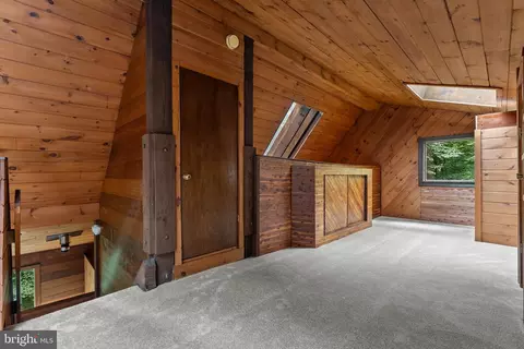 Entry Way - 9914 Crest Ct, Marshall, VA 20115 photo 15 of 18
