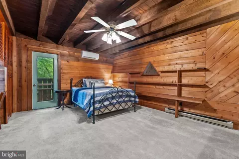 Bedroom - 9914 Crest Ct, Marshall, VA 20115 photo 1 of 9