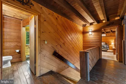 Entry Way - 9914 Crest Ct, Marshall, VA 20115 photo 10 of 18