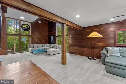 Living - 9914 Crest Ct, Marshall, VA 20115 photo 1 of 3
