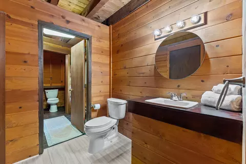 Bath - 9914 Crest Ct, Marshall, VA 20115 photo 6 of 8