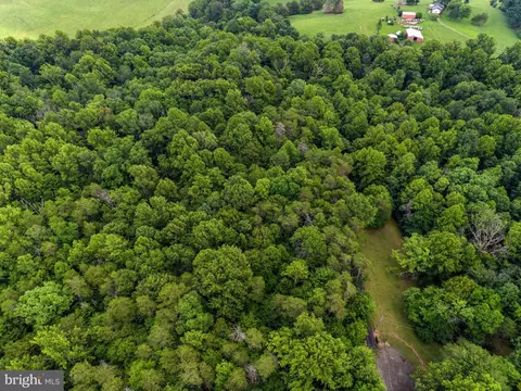 View/Area - 9914 Crest Ct, Marshall, VA 20115 photo 1 of 5