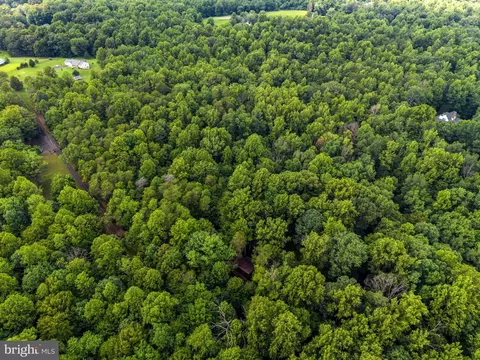 View/Area - 9914 Crest Ct, Marshall, VA 20115 photo 3 of 5
