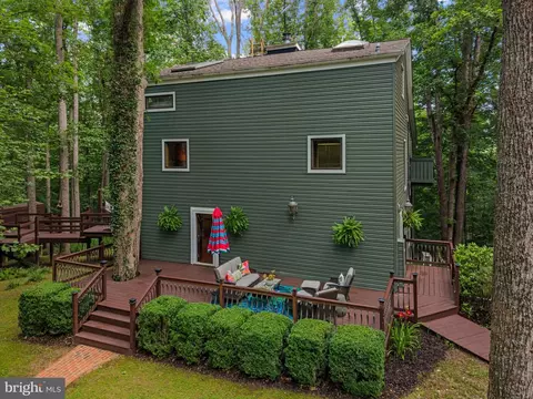 Exterior - 9914 Crest Ct, Marshall, VA 20115 photo 4 of 33