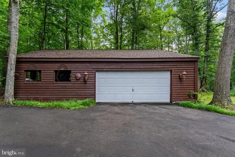 Exterior - 9914 Crest Ct, Marshall, VA 20115 photo 22 of 33