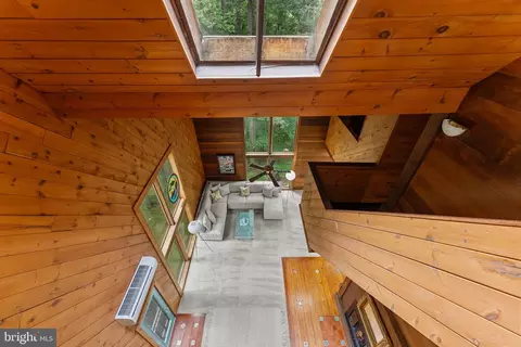 Entry Way - 9914 Crest Ct, Marshall, VA 20115 photo 18 of 18