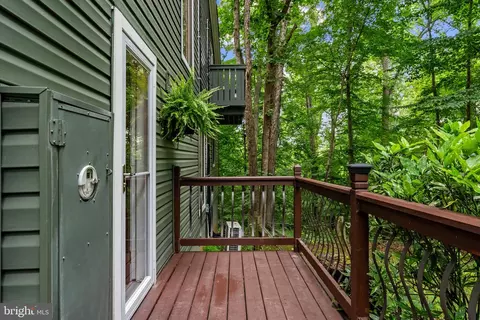 Exterior - 9914 Crest Ct, Marshall, VA 20115 photo 10 of 33