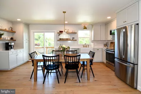 5042 Godwins Landing Dr, Remington, VA 22734