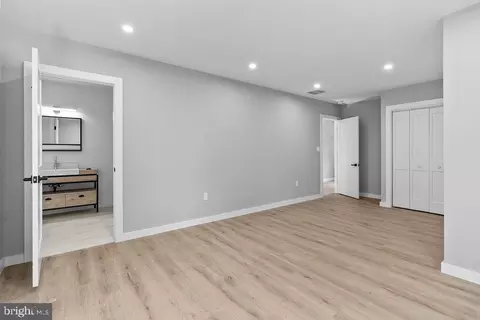 Entry Way - 5719 Beverleys Mill Rd, Broad Run, VA 20137 photo 3 of 10