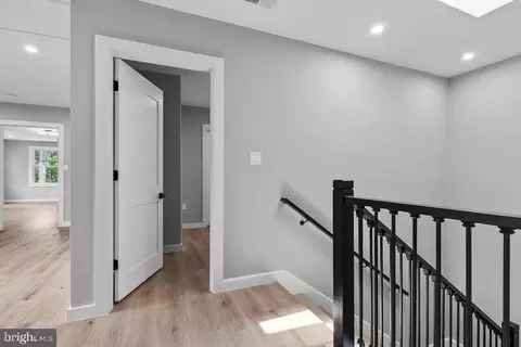 Entry Way - 5719 Beverleys Mill Rd, Broad Run, VA 20137 photo 7 of 10