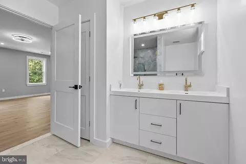Entry Way - 5719 Beverleys Mill Rd, Broad Run, VA 20137 photo 6 of 10