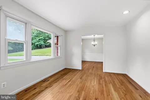Living - 9808 Timber Hts, Marshall, VA 20115 photo 2 of 8