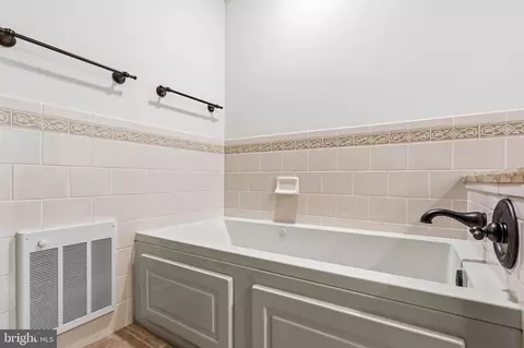 Bath - 9808 Timber Hts, Marshall, VA 20115 photo 6 of 8