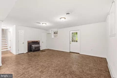Living - 9808 Timber Hts, Marshall, VA 20115 photo 6 of 8
