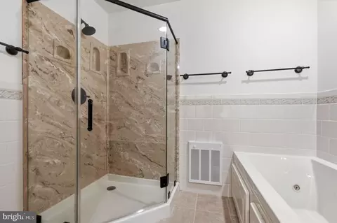 Bath - 9808 Timber Hts, Marshall, VA 20115 photo 5 of 8