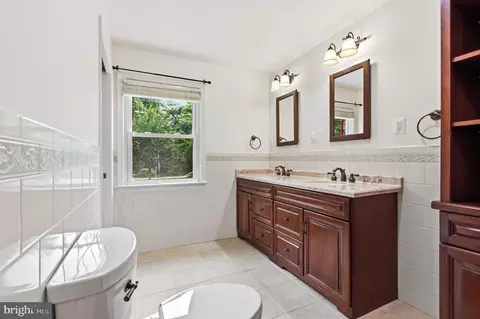 Bath - 9808 Timber Hts, Marshall, VA 20115 photo 4 of 8