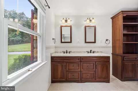 Bath - 9808 Timber Hts, Marshall, VA 20115 photo 1 of 8