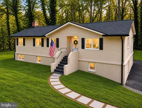 8093 Meetze Rd, Warrenton, VA 20187
