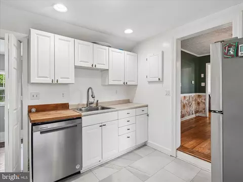 Kitchen - 4247 Warren St, Marshall, VA 20115 photo 2 of 3