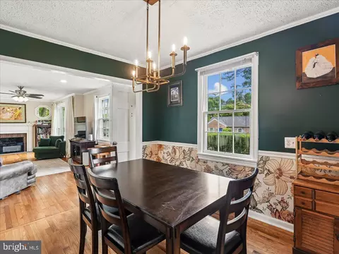 Dining - 4247 Warren St, Marshall, VA 20115 photo 3 of 3