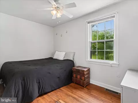 Bedroom - 4247 Warren St, Marshall, VA 20115 photo 3 of 3