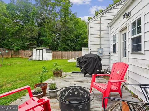 Exterior - 4247 Warren St, Marshall, VA 20115 photo 5 of 8