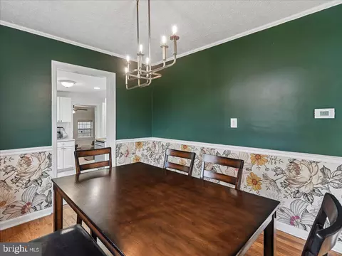 Dining - 4247 Warren St, Marshall, VA 20115 photo 1 of 3