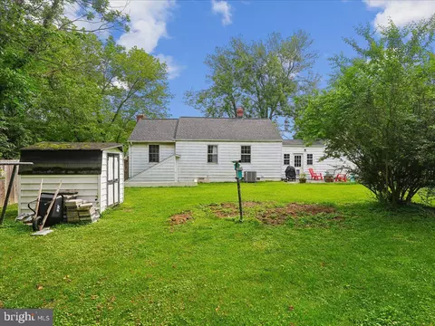 Exterior - 4247 Warren St, Marshall, VA 20115 photo 6 of 8
