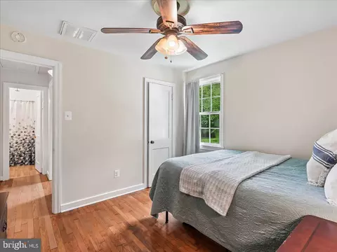 Bedroom - 4247 Warren St, Marshall, VA 20115 photo 2 of 3