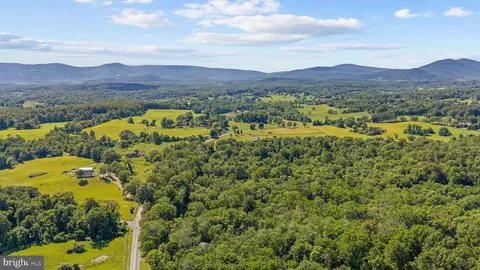 22639 Crest Hill Road, Hume, VA 22639