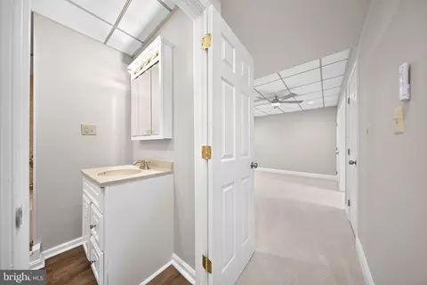 Entry Way - 11530 John Marshall Hwy, Markham, VA 22643 photo 11 of 12