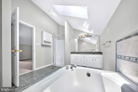 Bath - 11530 John Marshall Hwy, Markham, VA 22643 photo 2 of 8