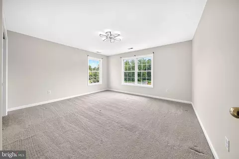 Bedroom - 11530 John Marshall Hwy, Markham, VA 22643 photo 5 of 8