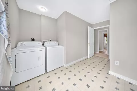 Entry Way - 11530 John Marshall Hwy, Markham, VA 22643 photo 8 of 12