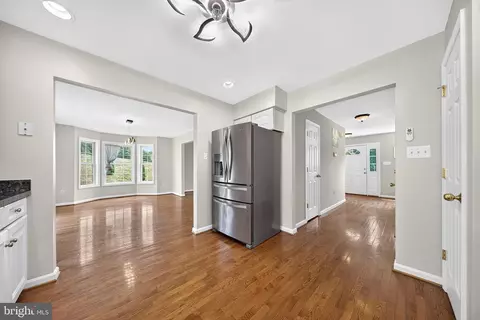 Entry Way - 11530 John Marshall Hwy, Markham, VA 22643 photo 2 of 12