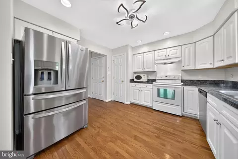 Kitchen - 11530 John Marshall Hwy, Markham, VA 22643 photo 2 of 2