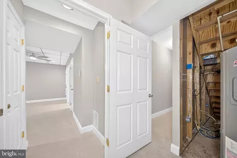 Entry Way - 11530 John Marshall Hwy, Markham, VA 22643 photo 10 of 12