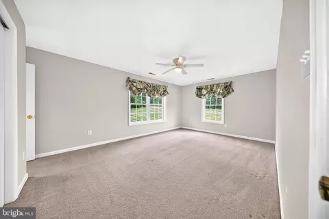 Bedroom - 11530 John Marshall Hwy, Markham, VA 22643 photo 7 of 8